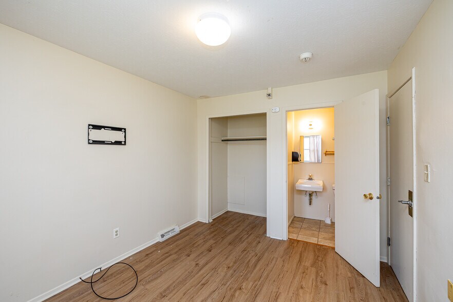 More Photos Of 7997 Wesley Dr, Strongsville Apartments For Sale