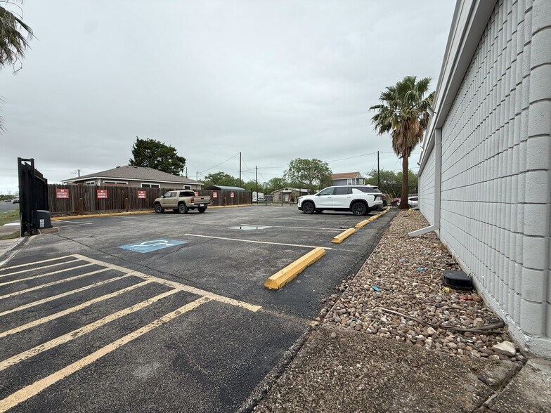 More Photos Of 1902 Morgan Ave, Corpus Christi Medical For Sale