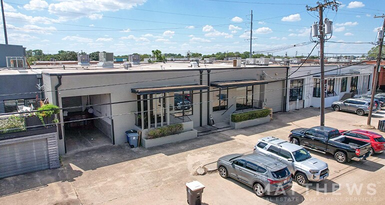 Primary Photo Of 2331-2333 Farrington St, Dallas Light Distribution For Lease