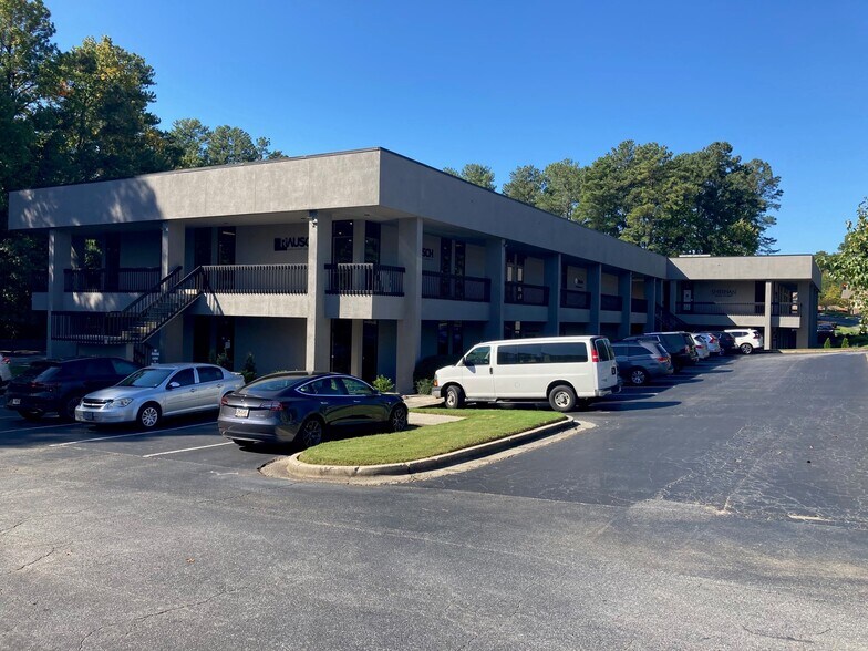 More Photos Of 5825 Glenridge Dr NE, Sandy Springs Unknown For Lease