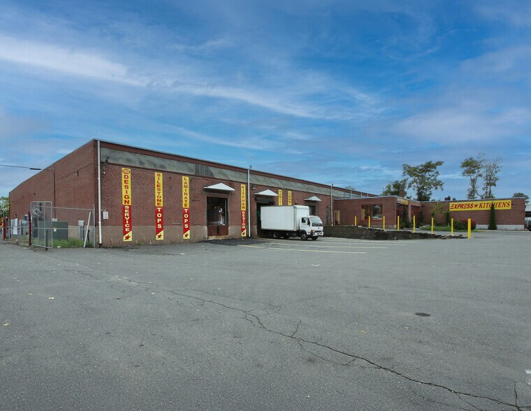 More Photos Of 3080 Main St, Hartford Showroom For Sale