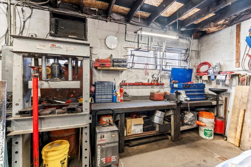 More Photos Of 603 Greenway Ave, Darby Auto Repair For Sale