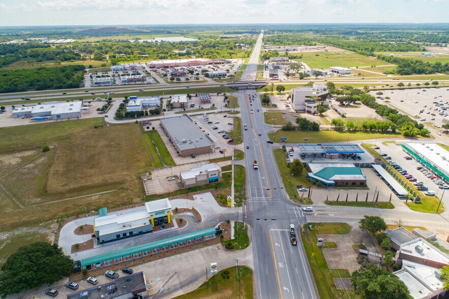 More Photos Of 1591 E Hwy 6, Alvin Storefront For Sale