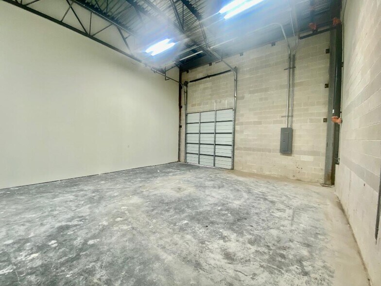 More Photos Of 4231 S Main St, Stafford Storefront Retail Office For Lease