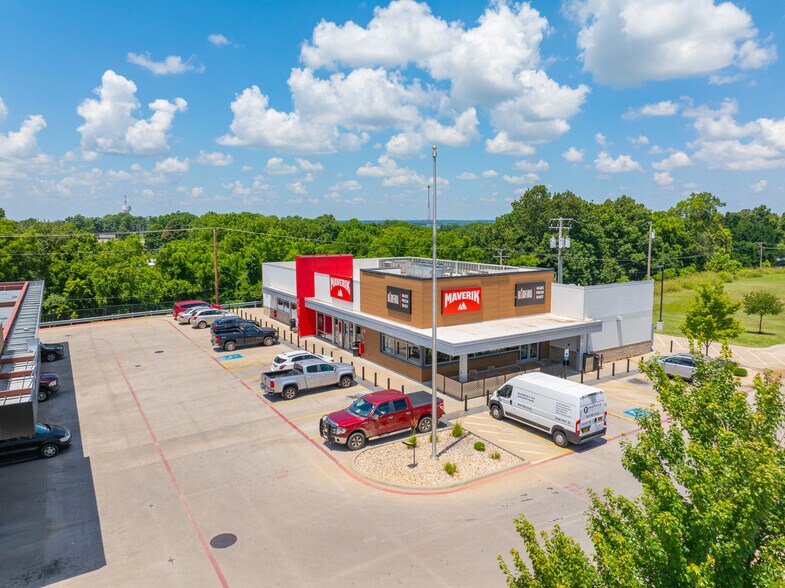 More Photos Of 305 W South St, Ozark Convenience Store For Sale