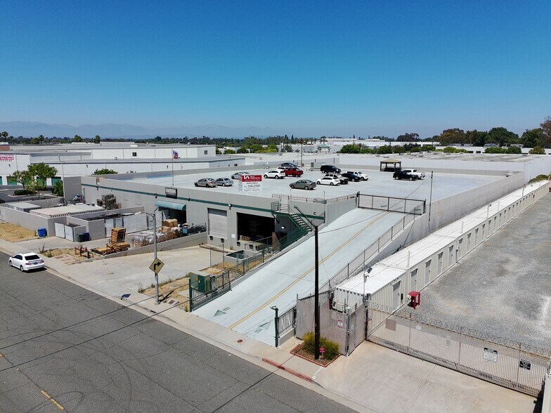 More Photos Of 3940 Pixie Ave, Lakewood Warehouse For Lease