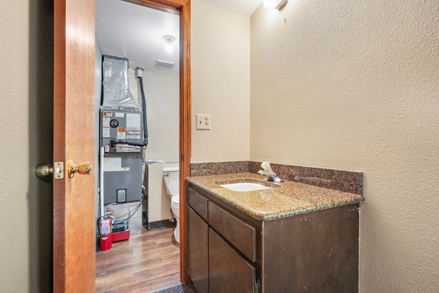 More Photos Of 1149-1159 SW 4th Ave, Ontario Office For Sale