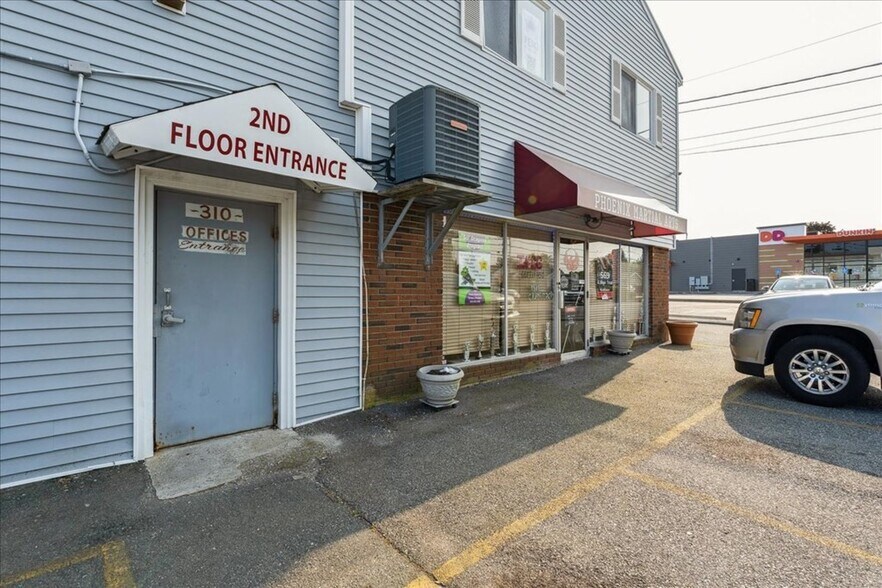 More Photos Of 310-312 Wilbur Ave, Swansea Office For Lease