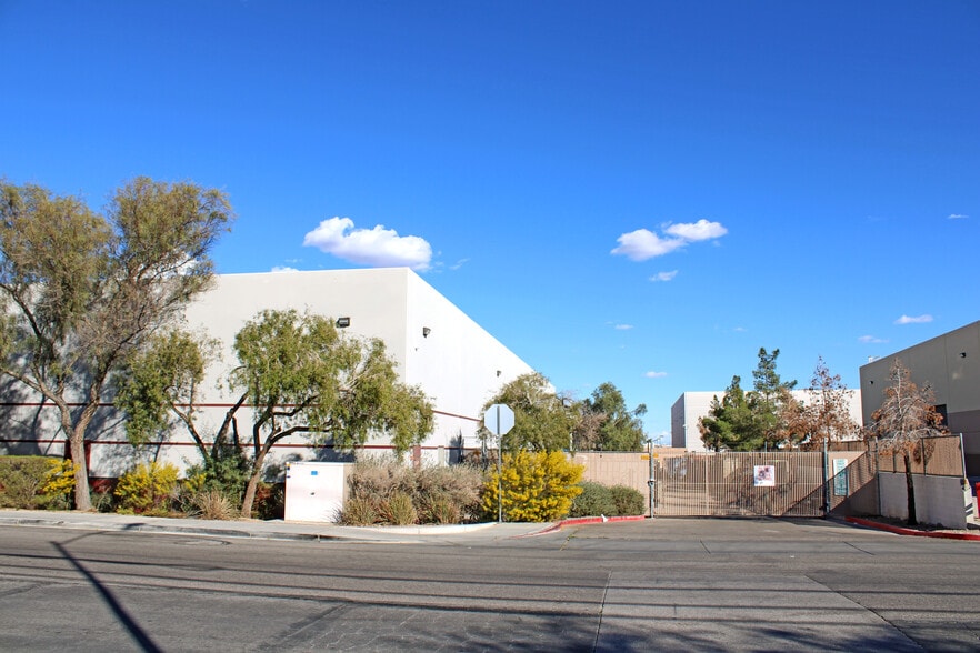 More Photos Of 6440 Polaris Ave, Las Vegas Manufacturing For Sale