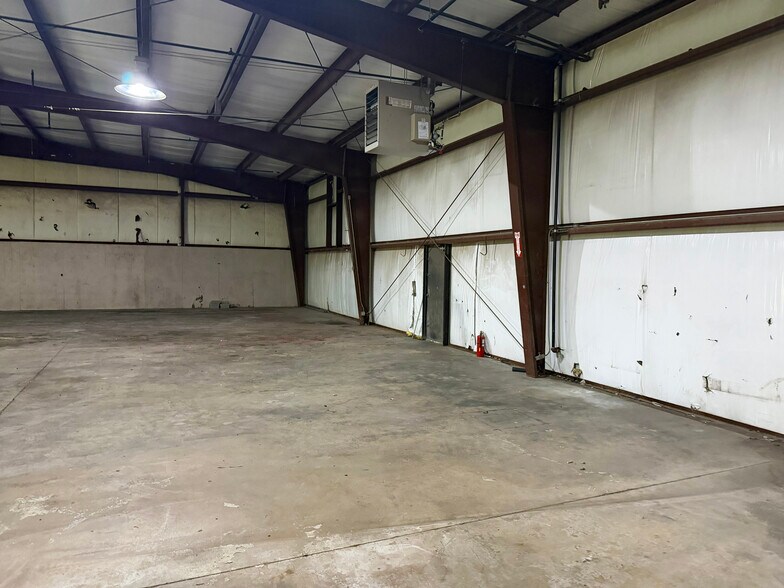More Photos Of 11305 S I-44 Service Rd, Oklahoma City Showroom For Lease