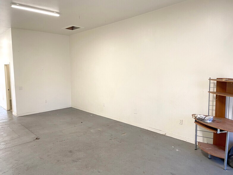 More Photos Of 10209 S Central Ave, Los Angeles Convenience Store For Sale