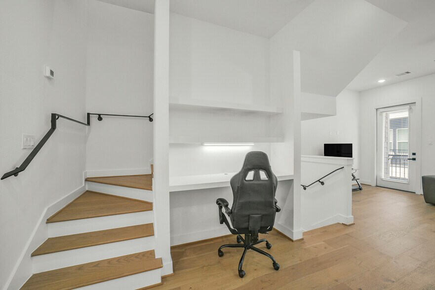 More Photos Of 316 Thornton Rd, Houston Apartments For Sale