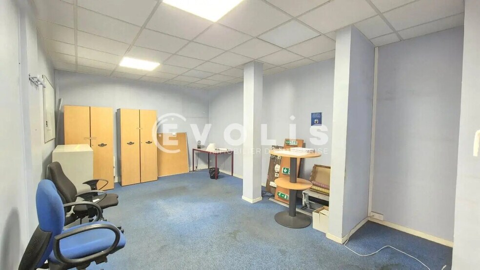 More Photos Of 11 Rue De La Mare Blanche, Noisiel Flex For Lease