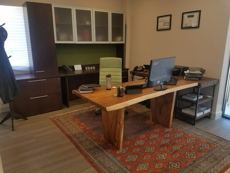 More Photos Of 26207 Oak Ridge Dr, Spring Medical For Lease