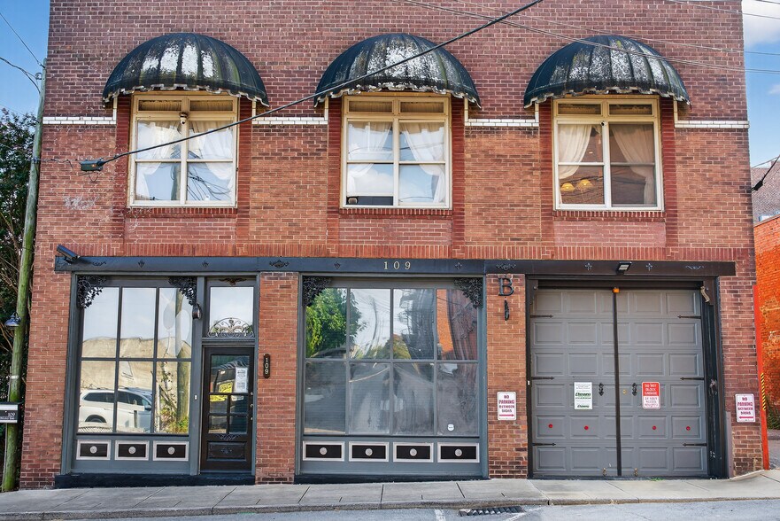 More Photos Of 109 7th Ave E, Springfield Flex For Sale