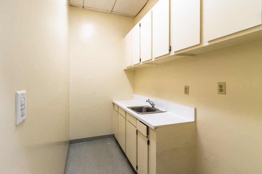 More Photos Of 1307-1311 Sutter St, San Francisco Storefront Retail Office For Sale