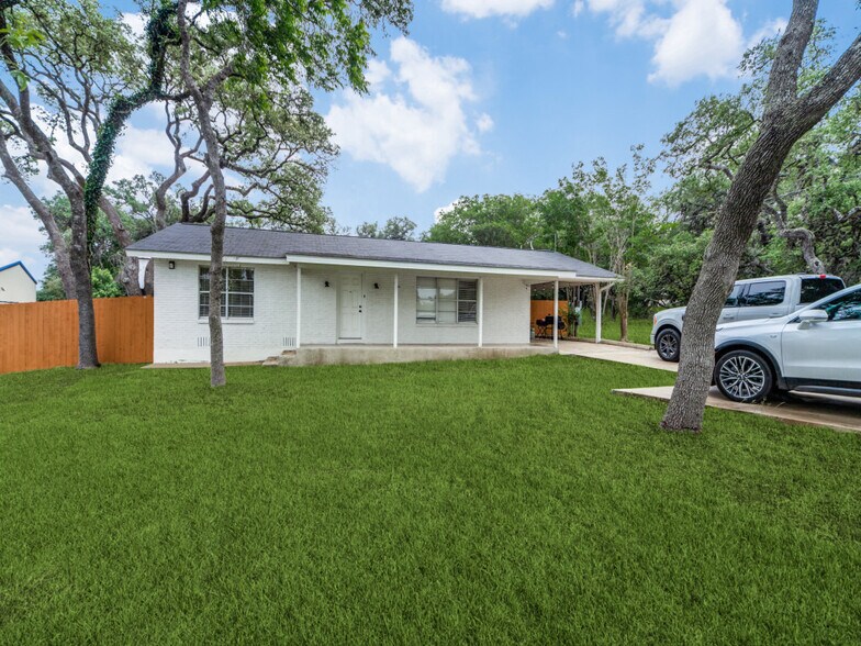 More Photos Of 8424 Indian Hills Ln, Boerne Light Distribution For Lease
