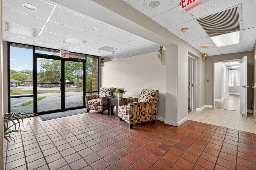 More Photos Of 2050 Old Bridge Rd, Woodbridge Medical For Sale