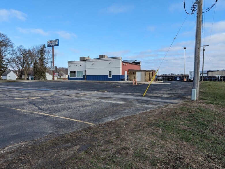 More Photos Of 703 N Main St, Pine Island Fast Food For Lease
