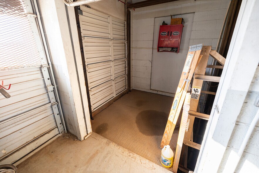 More Photos Of 11209 W Kellogg, Wichita Auto Dealership For Sale