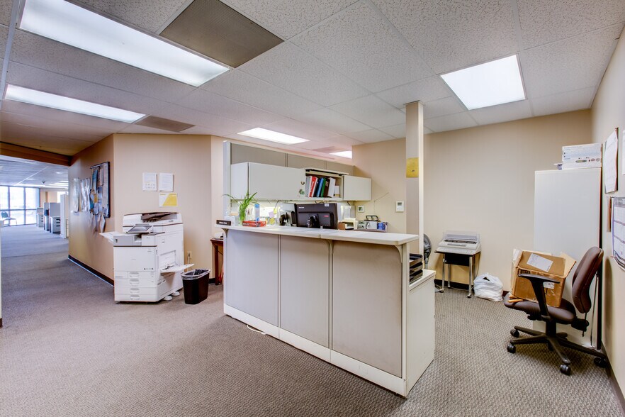 More Photos Of 7399 S Tucson Way, Centennial Flex For Lease