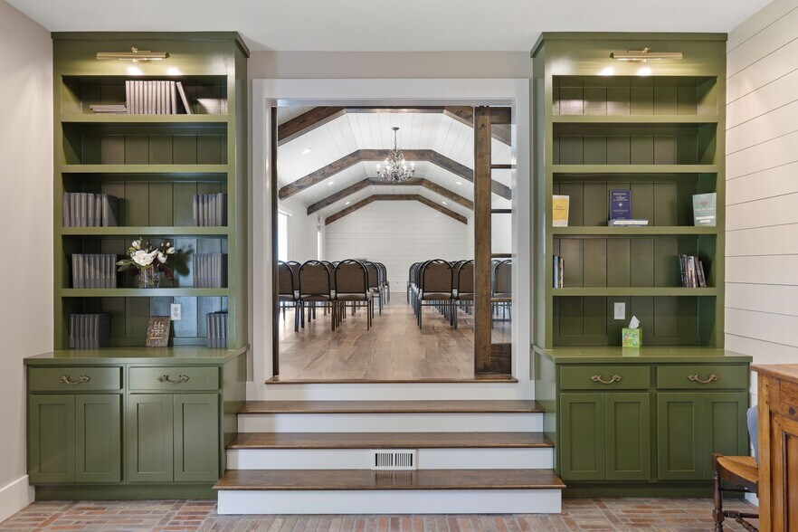 More Photos Of 157 Old Shackle Island Rd, Hendersonville Storefront Retail Office For Sale