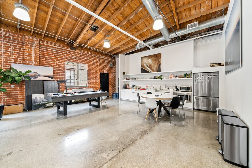 More Photos Of 2014-2058 Broadway, Santa Monica Office For Lease