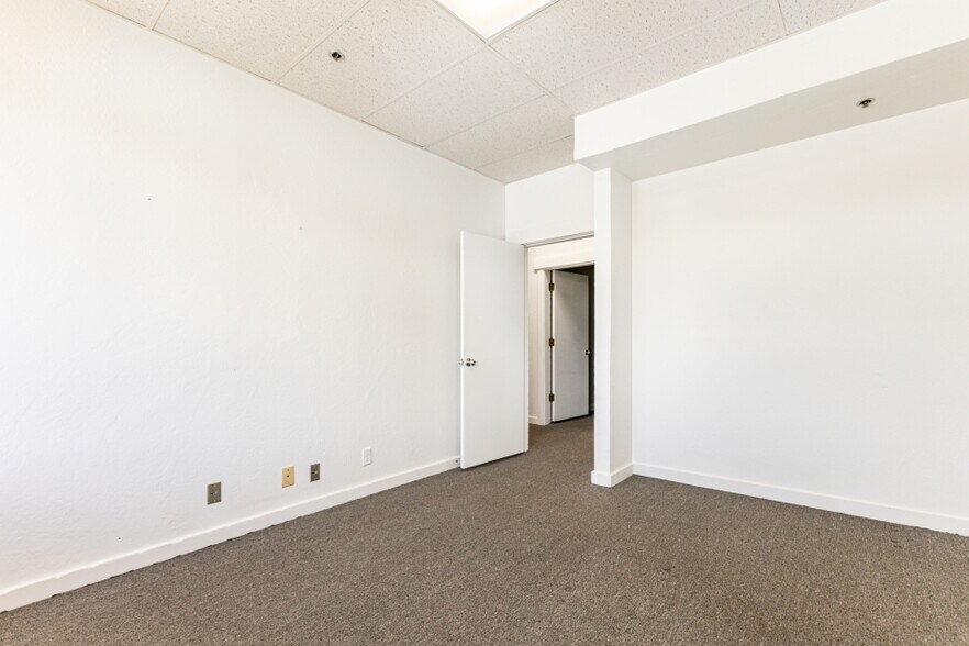 More Photos Of 1821 Sidewinder Dr, Park City Storefront Retail Office For Sale