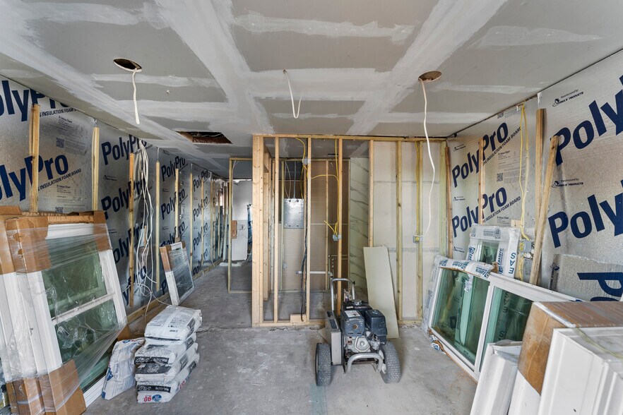 More Photos Of 5712 15th St, Bradenton Auto Dealership For Sale