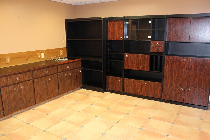 More Photos Of 7800 W Oakland Park Blvd, Sunrise Medical For Lease