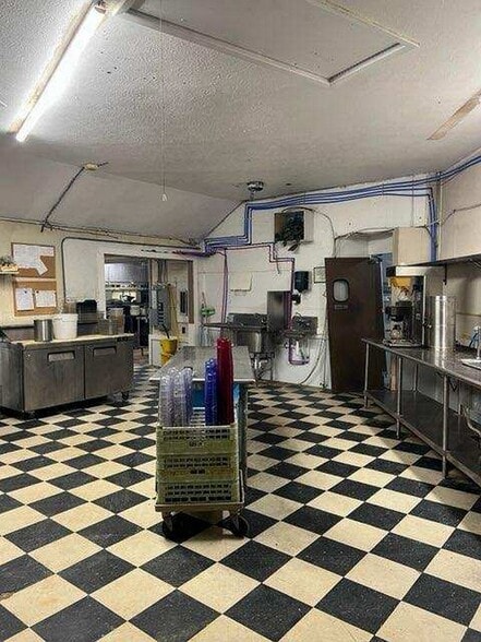 More Photos Of 508 W State St, Black Mountain General Retail For Sale