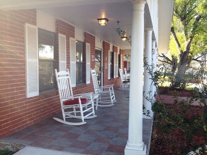 More Photos Of 209 Country Club Dr, Karnes City Rehabilitation Center For Lease