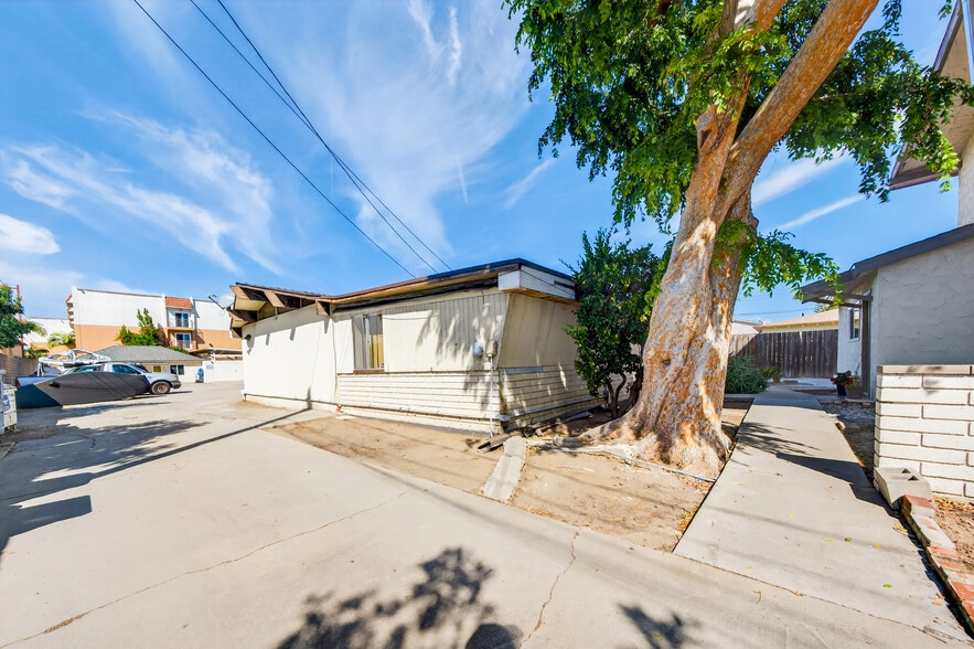 More Photos Of 15003 Larch Ave, Lawndale Apartments For Sale