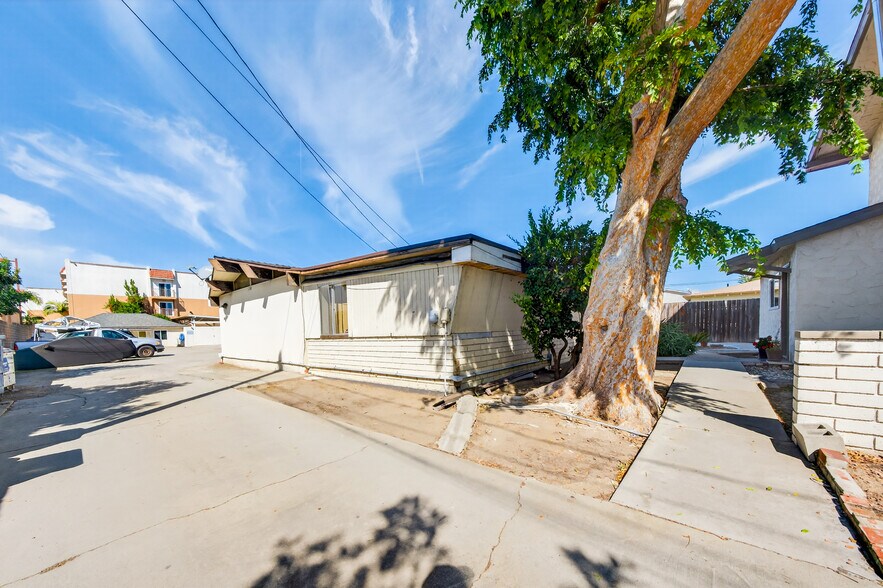 More Photos Of 15003 Larch Ave, Lawndale Apartments For Sale