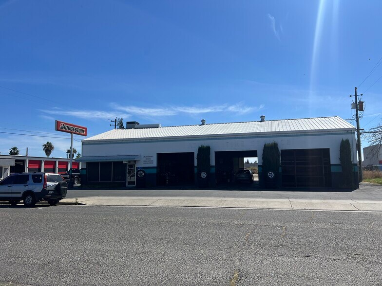 Primary Photo Of 1040 High St, Atwater Auto Repair For Lease