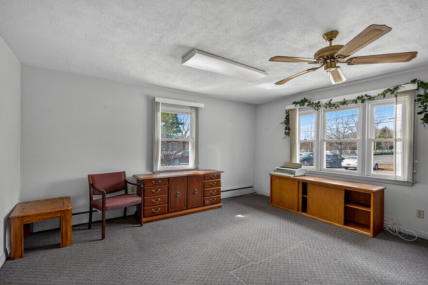 More Photos Of 62 Hyde Ave, Vernon Storefront Retail Office For Lease