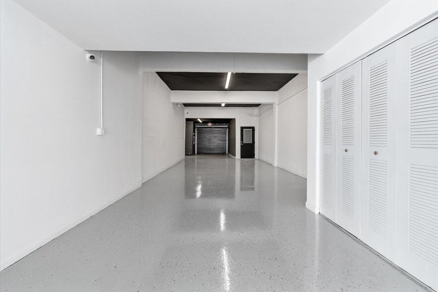 More Photos Of 1500 NW 36th St, Miami Storefront Retail Office For Lease