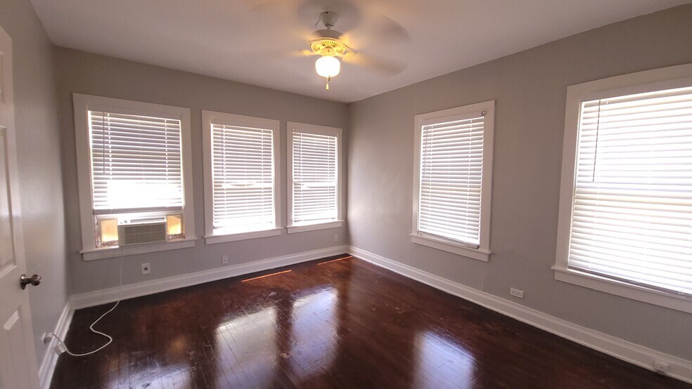 More Photos Of 218 Claremont Ave, San Antonio Multifamily For Sale