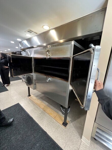 More Photos Of 1992 Twin Pines Trail, Overgaard Restaurant For Sale