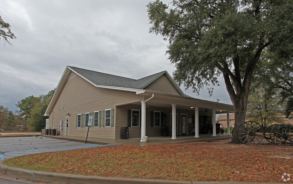 More Photos Of 309 Oak Dr, Lexington Restaurant For Sale