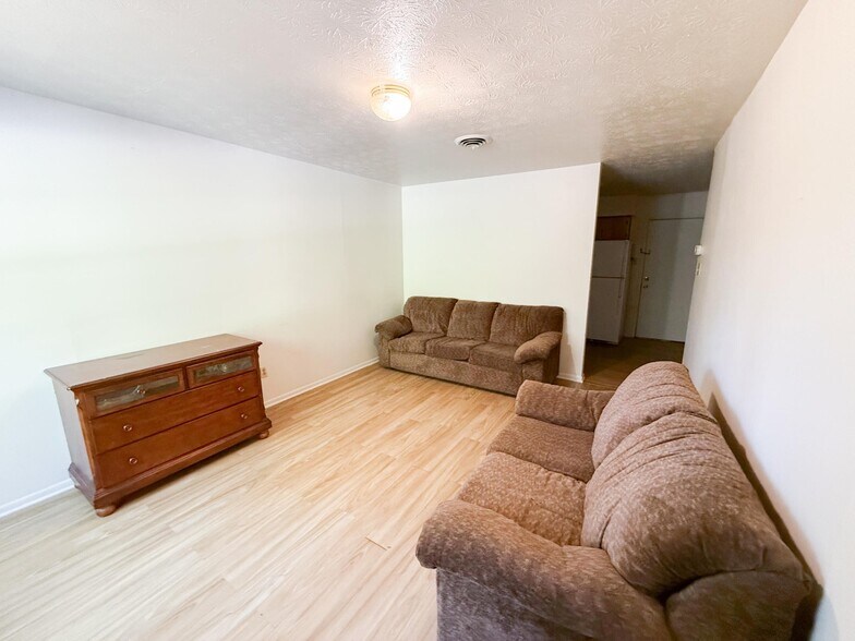 More Photos Of 105 Loveless Ln, Somerset Apartments For Sale