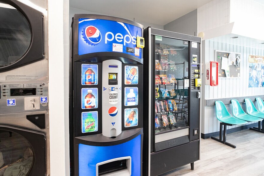 More Photos Of 121 S Pavilion Ave, Riverside Storefront Retail Residential For Sale