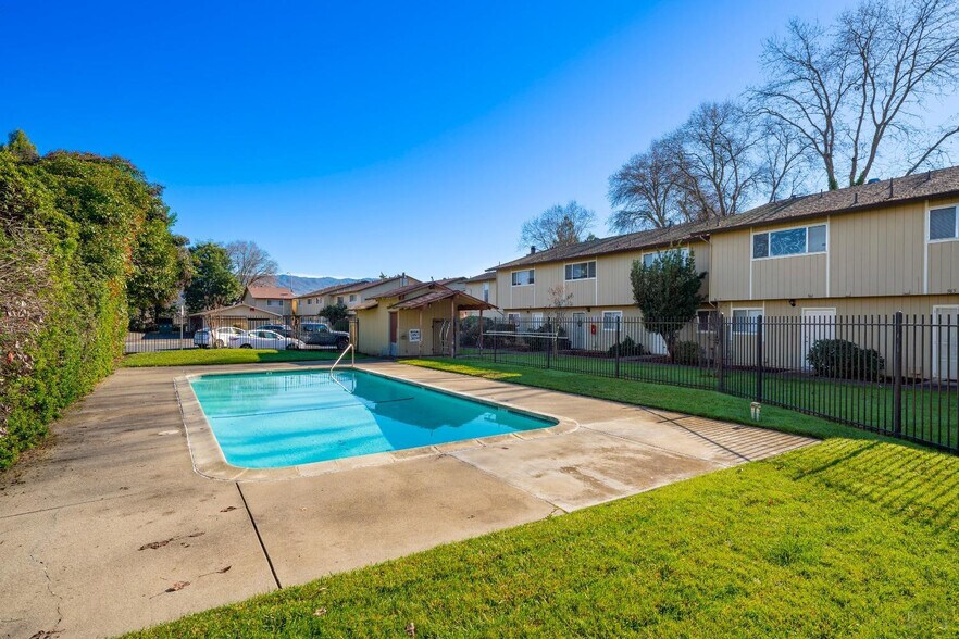 More Photos Of 960 Marlene St, Ukiah Apartments For Sale