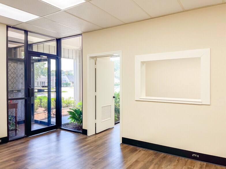 More Photos Of 8211 Goodwood Blvd, Baton Rouge Office For Lease