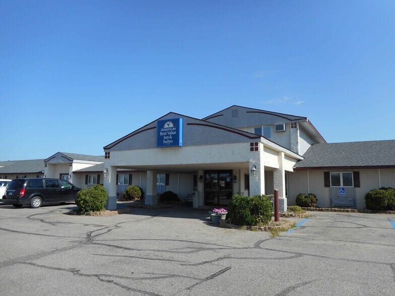 More Photos Of 1915 Highway 59 S, Thief River Falls Hotel For Sale