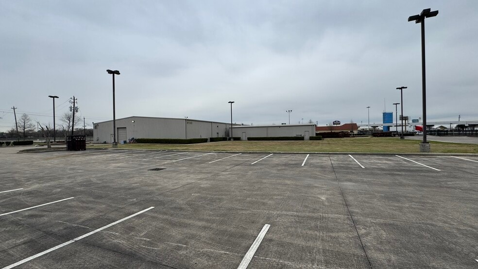 More Photos Of 8930 Gulf Fwy, Houston Warehouse For Lease