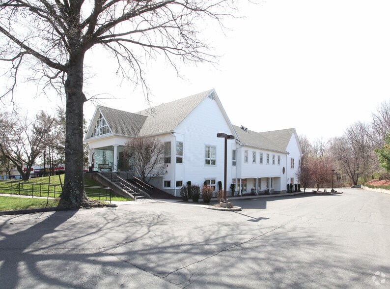 More Photos Of 300 Queen St, Southington Medical For Lease