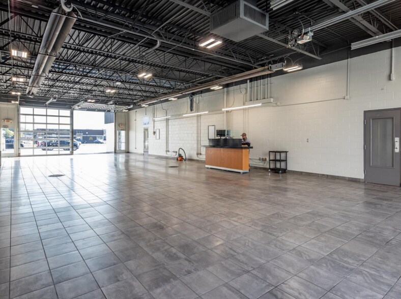 More Photos Of 5900 Highland Rd, Waterford General Retail For Sale