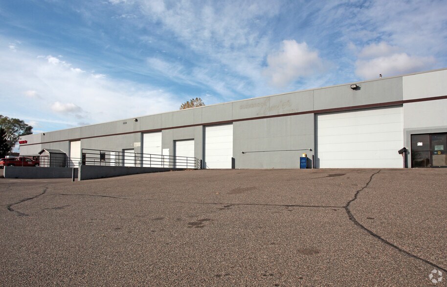 More Photos Of 5232-5238 Glenbrook Ave, Oakdale Warehouse For Lease