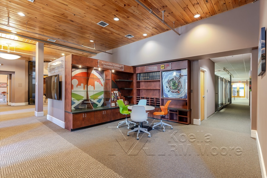 More Photos Of 17 Market Sq, Knoxville Storefront Retail Office For Sale